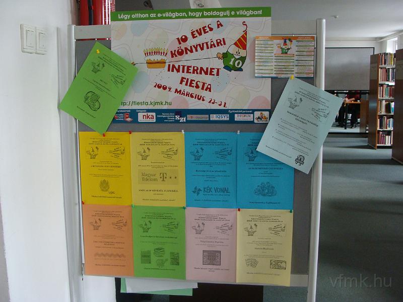 002Fiesta2009-03-23 003.jpg - Programjaink faliújságon